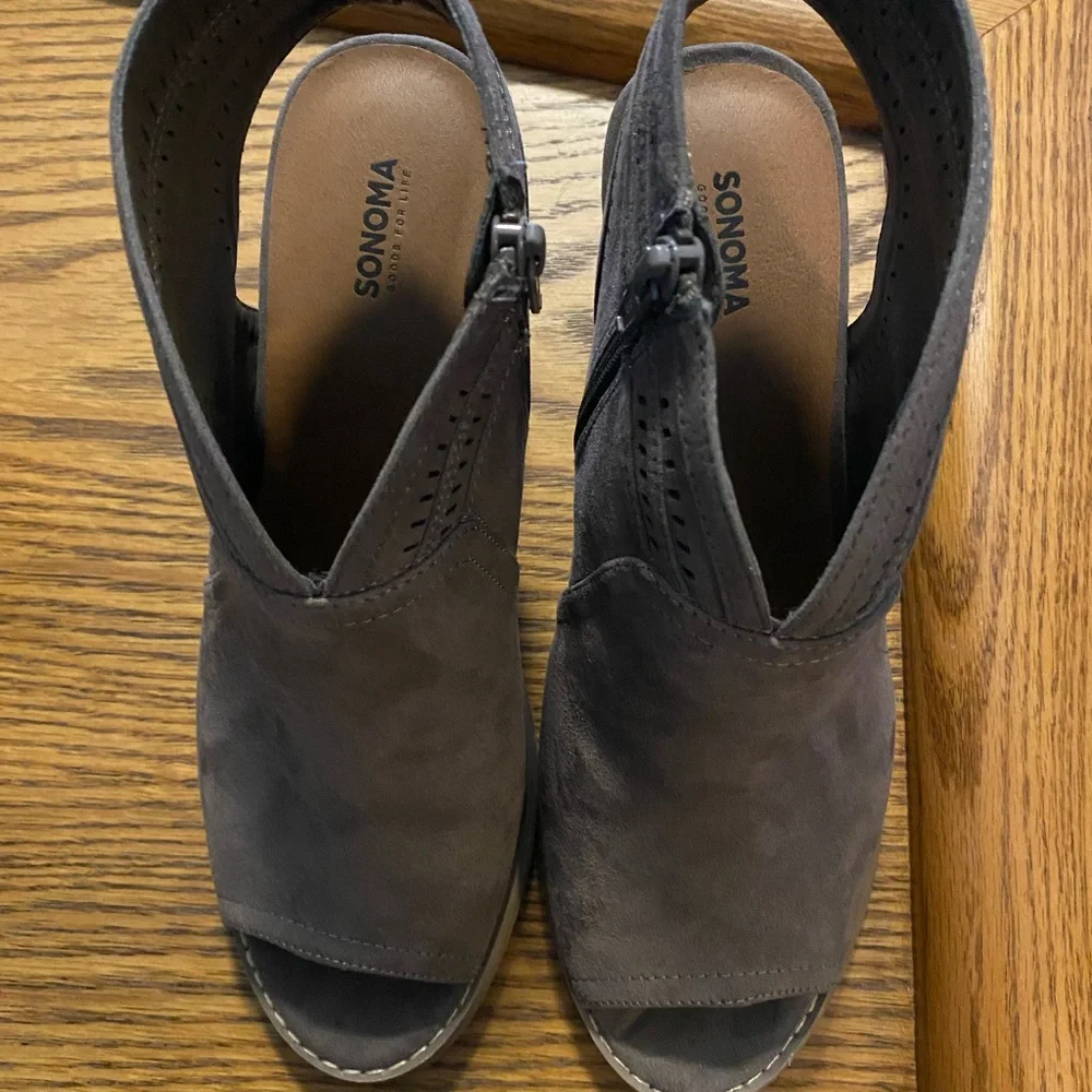 Chunky heel booties - Picture 8 of 10